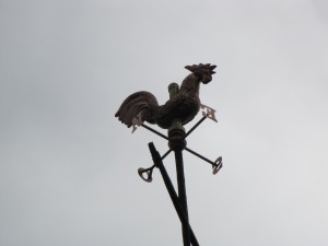 Le jeune Coq, vertueux et dodu, Jura, un peu plus tard, qu'on ne le décrocherait plus.  